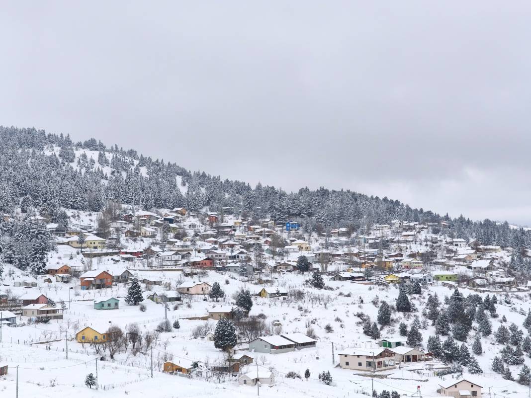 Konya’nın kar altındaki yaylası bir masal diyarına dönüştü 14